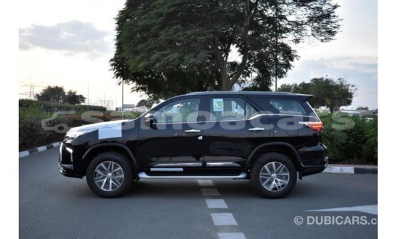 Acheter Import Voiture Toyota Fortuner Noir à Import - Dubai, A'ana Acheter Import Voiture Toyota Fortuner Noir à Import - Dubai, A'ana