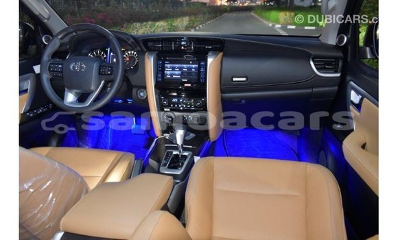 Acheter Import Voiture Toyota Fortuner Noir à Import - Dubai, A'ana Acheter Import Voiture Toyota Fortuner Noir à Import - Dubai, A'ana