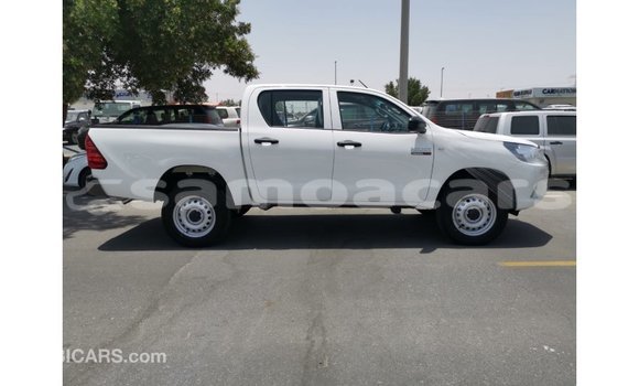 Acheter Import Voiture Toyota Hilux Blanc à Import - Dubai, A'ana Acheter Import Voiture Toyota Hilux Blanc à Import - Dubai, A'ana