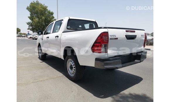 Acheter Import Voiture Toyota Hilux Blanc à Import - Dubai, A'ana Acheter Import Voiture Toyota Hilux Blanc à Import - Dubai, A'ana
