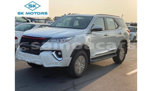 Acheter Import Voiture Toyota Fortuner Blanc à Import - Dubai, A'ana
