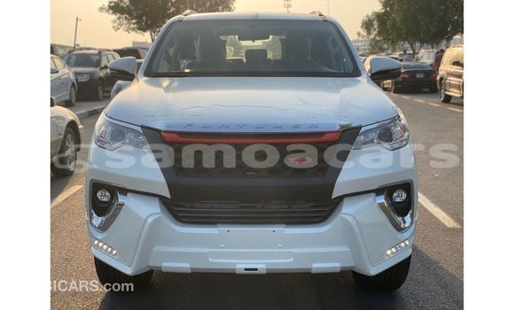 Acheter Import Voiture Toyota Fortuner Blanc à Import - Dubai, A'ana Acheter Import Voiture Toyota Fortuner Blanc à Import - Dubai, A'ana