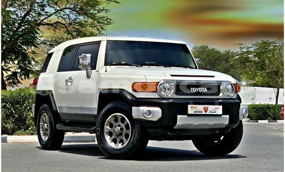 Acheter Import Voiture Toyota FJ Cruiser Blanc à Import - Dubai, A'ana