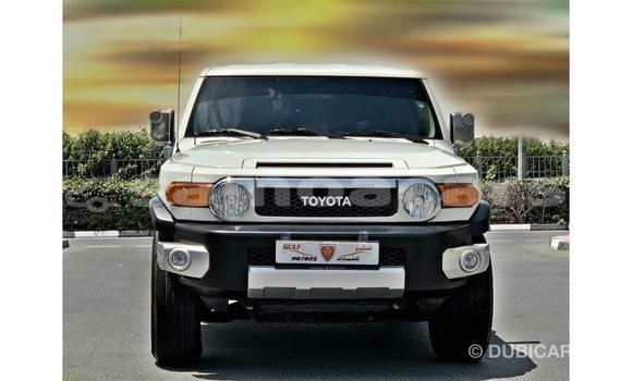 Acheter Import Voiture Toyota FJ Cruiser Blanc à Import - Dubai, A'ana Acheter Import Voiture Toyota FJ Cruiser Blanc à Import - Dubai, A'ana