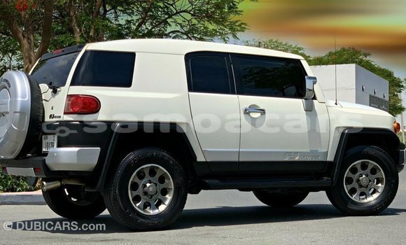 Acheter Import Voiture Toyota FJ Cruiser Blanc à Import - Dubai, A'ana Acheter Import Voiture Toyota FJ Cruiser Blanc à Import - Dubai, A'ana