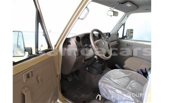 Acheter Import Voiture Toyota Land Cruiser Beige à Import - Dubai, A'ana Acheter Import Voiture Toyota Land Cruiser Beige à Import - Dubai, A'ana