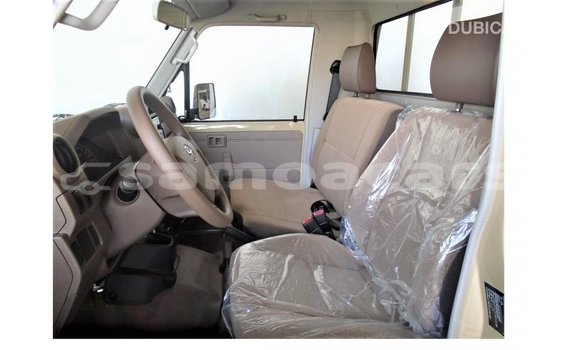 Acheter Import Voiture Toyota Land Cruiser Beige à Import - Dubai, A'ana Acheter Import Voiture Toyota Land Cruiser Beige à Import - Dubai, A'ana