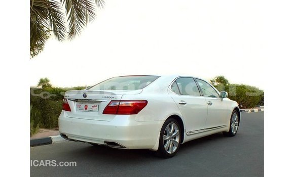 Acheter Import Voiture Lexus LS Blanc à Import - Dubai, A'ana Acheter Import Voiture Lexus LS Blanc à Import - Dubai, A'ana