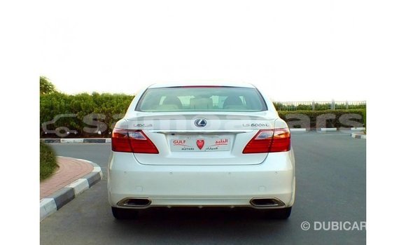 Acheter Import Voiture Lexus LS Blanc à Import - Dubai, A'ana Acheter Import Voiture Lexus LS Blanc à Import - Dubai, A'ana