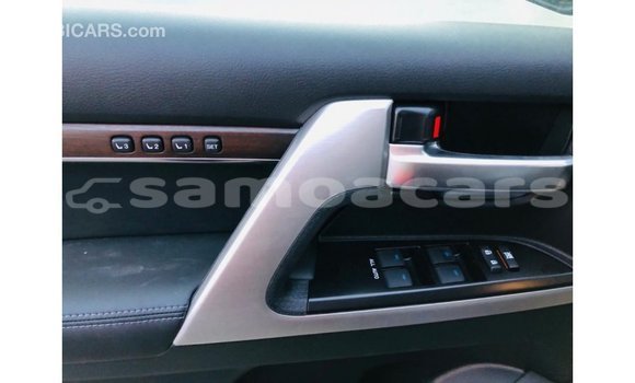 Acheter Import Voiture Toyota Land Cruiser Noir à Import - Dubai, A'ana Acheter Import Voiture Toyota Land Cruiser Noir à Import - Dubai, A'ana