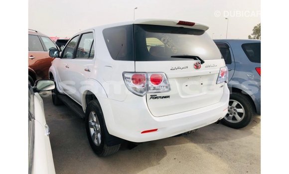 Acheter Import Voiture Toyota Fortuner Blanc à Import - Dubai, A'ana Acheter Import Voiture Toyota Fortuner Blanc à Import - Dubai, A'ana