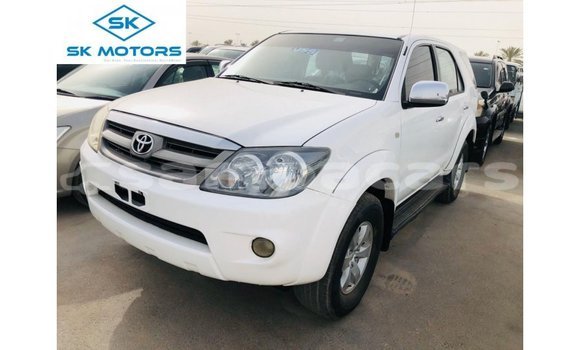 Acheter Import Voiture Toyota Fortuner Blanc à Import - Dubai, A'ana