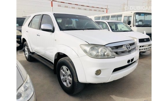 Acheter Import Voiture Toyota Fortuner Blanc à Import - Dubai, A'ana Acheter Import Voiture Toyota Fortuner Blanc à Import - Dubai, A'ana