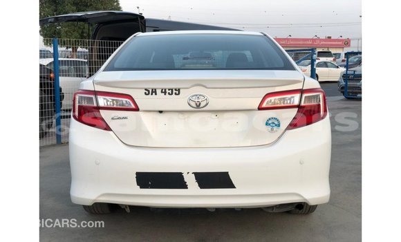 Acheter Import Voiture Toyota Camry Blanc à Import - Dubai, A'ana Acheter Import Voiture Toyota Camry Blanc à Import - Dubai, A'ana