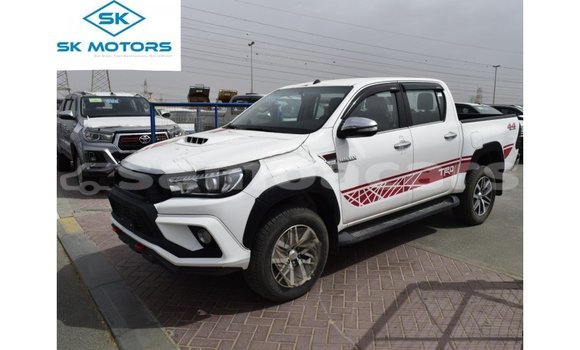 Acheter Import Voiture Toyota Hilux Blanc à Import - Dubai, A'ana