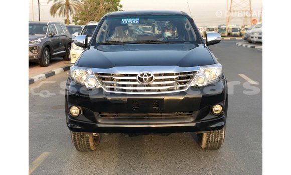 Acheter Import Voiture Toyota Fortuner Noir à Import - Dubai, A'ana Acheter Import Voiture Toyota Fortuner Noir à Import - Dubai, A'ana
