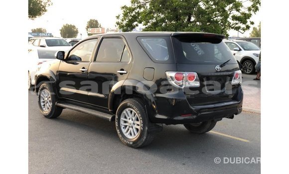 Acheter Import Voiture Toyota Fortuner Noir à Import - Dubai, A'ana Acheter Import Voiture Toyota Fortuner Noir à Import - Dubai, A'ana