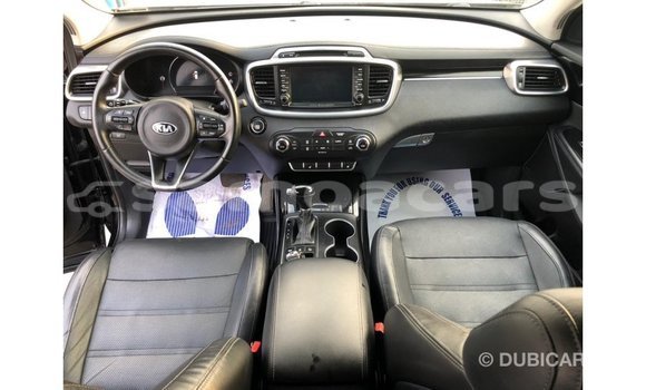 Acheter Import Voiture Kia Sorento Noir à Import - Dubai, A'ana Acheter Import Voiture Kia Sorento Noir à Import - Dubai, A'ana