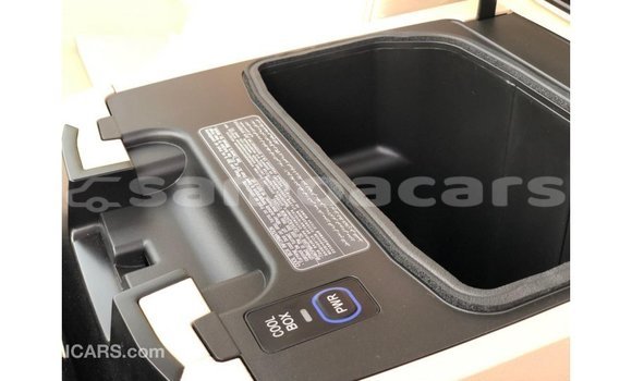 Acheter Import Voiture Toyota Land Cruiser Noir à Import - Dubai, A'ana Acheter Import Voiture Toyota Land Cruiser Noir à Import - Dubai, A'ana