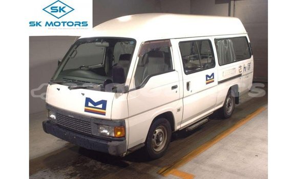 Buy Import Nissan Caravan White Car in Import - Dubai in A'ana