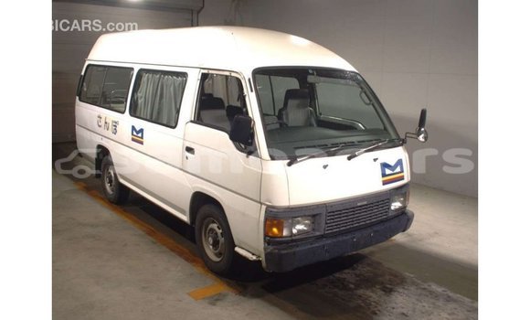Acheter Import Voiture Nissan Caravan Blanc à Import - Dubai, A'ana Acheter Import Voiture Nissan Caravan Blanc à Import - Dubai, A'ana