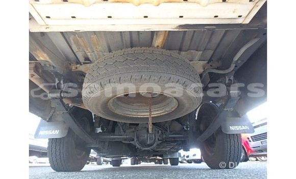 Acheter Import Voiture Nissan Caravan Blanc à Import - Dubai, A'ana Acheter Import Voiture Nissan Caravan Blanc à Import - Dubai, A'ana