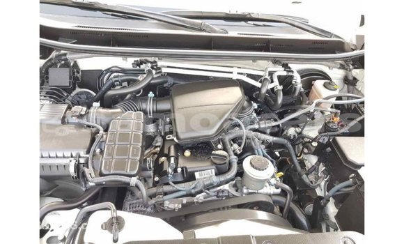 Acheter Import Voiture Toyota Prado Blanc à Import - Dubai, A'ana Acheter Import Voiture Toyota Prado Blanc à Import - Dubai, A'ana