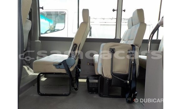 Acheter Import Voiture Toyota Coaster Blanc à Import - Dubai, A'ana Acheter Import Voiture Toyota Coaster Blanc à Import - Dubai, A'ana
