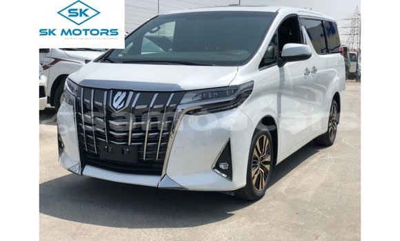 Acheter Import Voiture Toyota Alphard Blanc à Import - Dubai, A'ana Acheter Import Voiture Toyota Alphard Blanc à Import - Dubai, A'ana