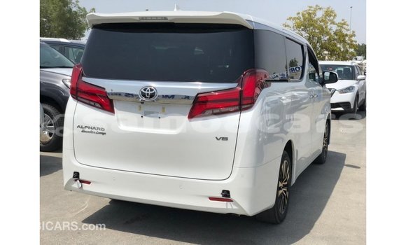 Acheter Import Voiture Toyota Alphard Blanc à Import - Dubai, A'ana Acheter Import Voiture Toyota Alphard Blanc à Import - Dubai, A'ana