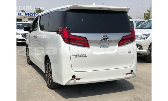 Acheter Import Voiture Toyota Alphard Blanc à Import - Dubai, A'ana Acheter Import Voiture Toyota Alphard Blanc à Import - Dubai, A'ana