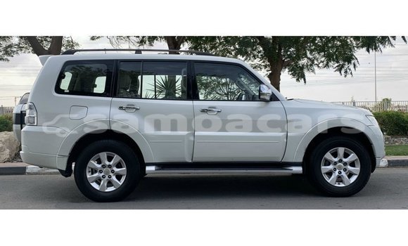 Acheter Import Voiture Mitsubishi Pajero Blanc à Import - Dubai, A'ana Acheter Import Voiture Mitsubishi Pajero Blanc à Import - Dubai, A'ana