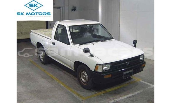 Buy Import Toyota Hilux White Car in Import - Dubai in A'ana