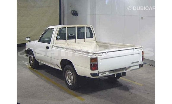 Acheter Import Voiture Toyota Hilux Blanc à Import - Dubai, A'ana Acheter Import Voiture Toyota Hilux Blanc à Import - Dubai, A'ana