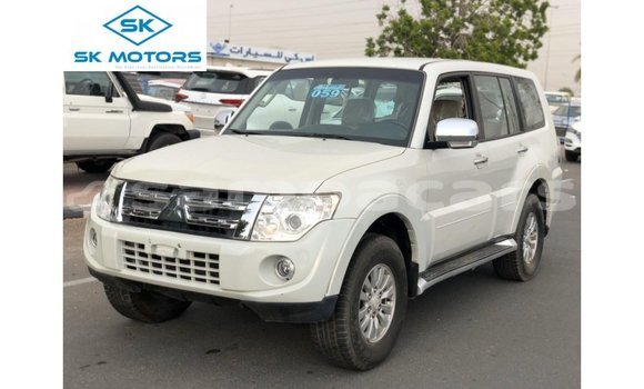 Acheter Import Voiture Mitsubishi Pajero Blanc à Import - Dubai, A'ana