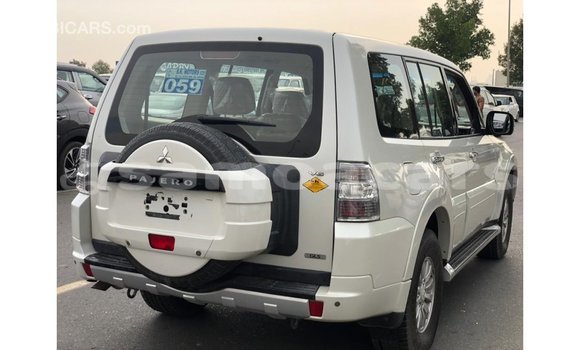 Buy Import Mitsubishi Pajero White Car in Import - Dubai in A'ana Buy Import Mitsubishi Pajero White Car in Import - Dubai in A'ana