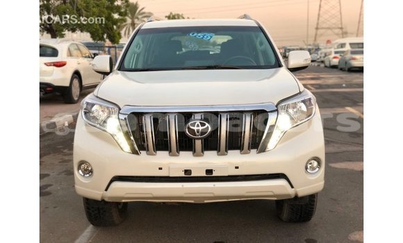 Acheter Import Voiture Toyota Prado Blanc à Import - Dubai, A'ana Acheter Import Voiture Toyota Prado Blanc à Import - Dubai, A'ana