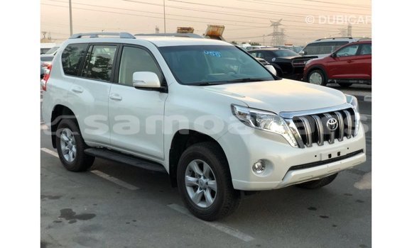 Acheter Import Voiture Toyota Prado Blanc à Import - Dubai, A'ana Acheter Import Voiture Toyota Prado Blanc à Import - Dubai, A'ana