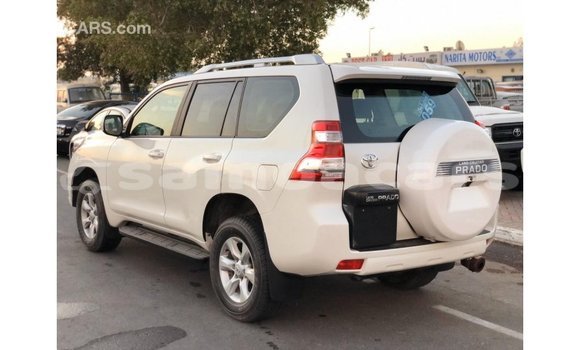 Acheter Import Voiture Toyota Prado Blanc à Import - Dubai, A'ana Acheter Import Voiture Toyota Prado Blanc à Import - Dubai, A'ana
