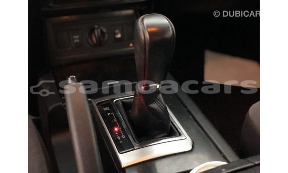 Acheter Import Voiture Toyota Prado Blanc à Import - Dubai, A'ana Acheter Import Voiture Toyota Prado Blanc à Import - Dubai, A'ana