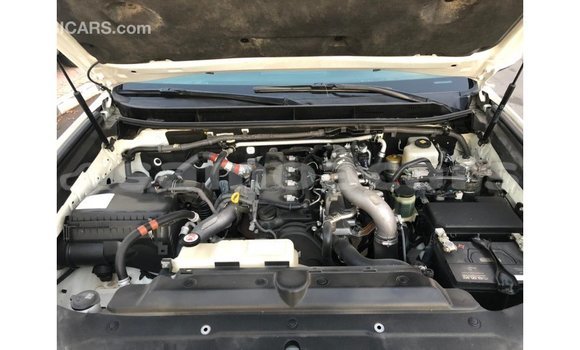 Acheter Import Voiture Toyota Prado Blanc à Import - Dubai, A'ana Acheter Import Voiture Toyota Prado Blanc à Import - Dubai, A'ana