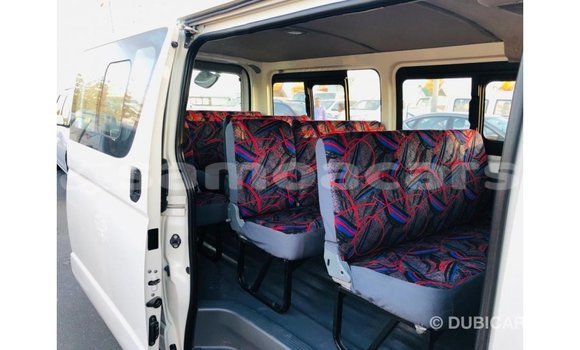 Acheter Import Voiture Toyota Hiace Blanc à Import - Dubai, A'ana Acheter Import Voiture Toyota Hiace Blanc à Import - Dubai, A'ana