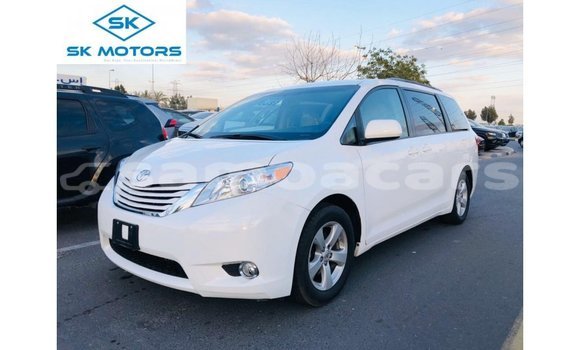 Acheter Import Voiture Toyota Sienna Blanc à Import - Dubai, A'ana Acheter Import Voiture Toyota Sienna Blanc à Import - Dubai, A'ana