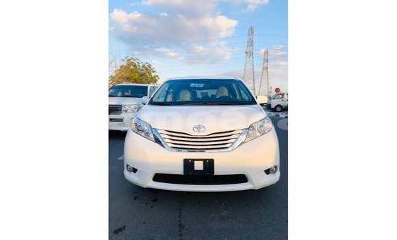 Acheter Import Voiture Toyota Sienna Blanc à Import - Dubai, A'ana Acheter Import Voiture Toyota Sienna Blanc à Import - Dubai, A'ana