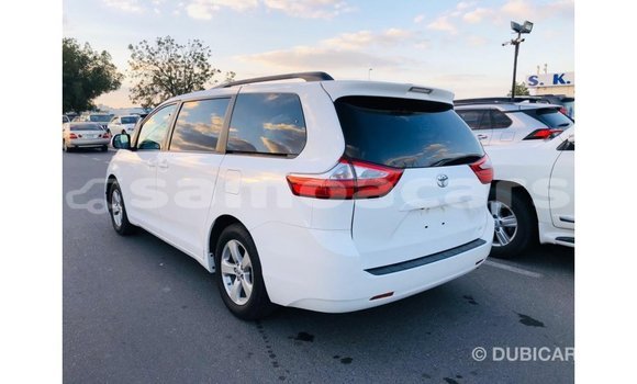 Acheter Import Voiture Toyota Sienna Blanc à Import - Dubai, A'ana Acheter Import Voiture Toyota Sienna Blanc à Import - Dubai, A'ana