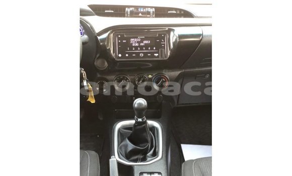 Buy Import Toyota Hilux White Car in Import - Dubai in A'ana Buy Import Toyota Hilux White Car in Import - Dubai in A'ana