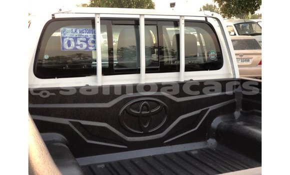 Buy Import Toyota Hilux White Car in Import - Dubai in A'ana Buy Import Toyota Hilux White Car in Import - Dubai in A'ana
