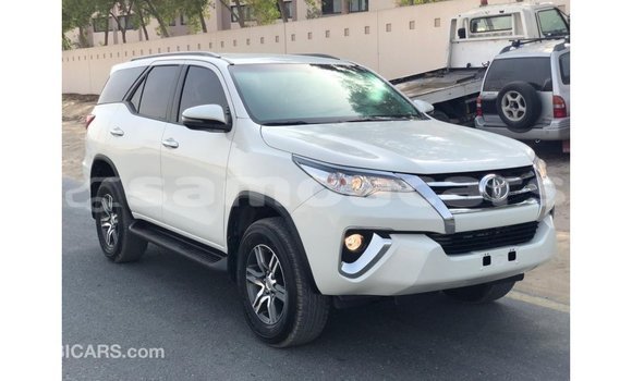 Acheter Import Voiture Toyota Fortuner Blanc à Import - Dubai, A'ana Acheter Import Voiture Toyota Fortuner Blanc à Import - Dubai, A'ana