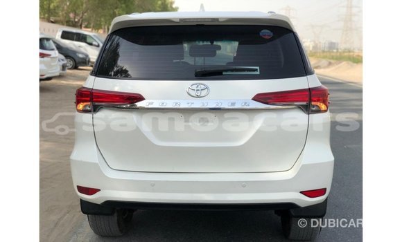 Acheter Import Voiture Toyota Fortuner Blanc à Import - Dubai, A'ana Acheter Import Voiture Toyota Fortuner Blanc à Import - Dubai, A'ana