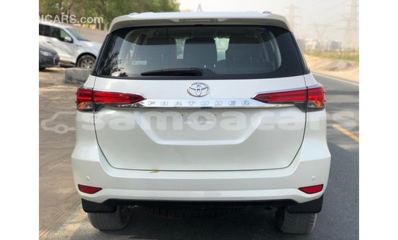 Acheter Import Voiture Toyota Fortuner Blanc à Import - Dubai, A'ana Acheter Import Voiture Toyota Fortuner Blanc à Import - Dubai, A'ana